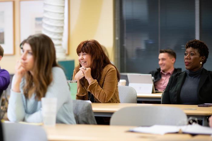 JU 业务 students in a Davis College of Business & 技术 classroom.